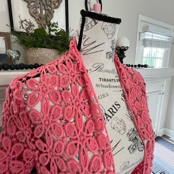 Neiman Marcus exclusive lace open jacket. - Picture 10 of 12